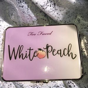 White Peach Eyeshadow Palette